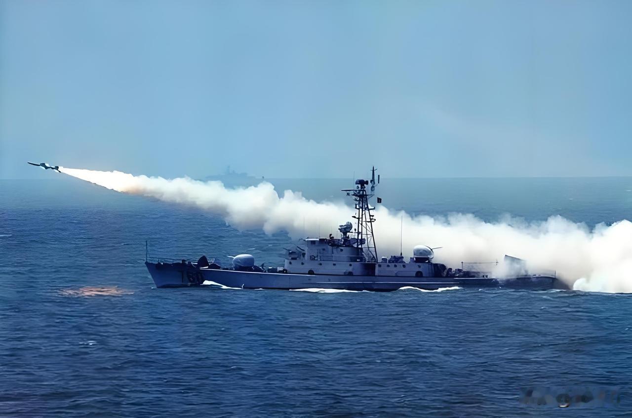 037IG“红星”狼群，90年代近海突击的中流砥柱。037IG“红星”级导弹护卫