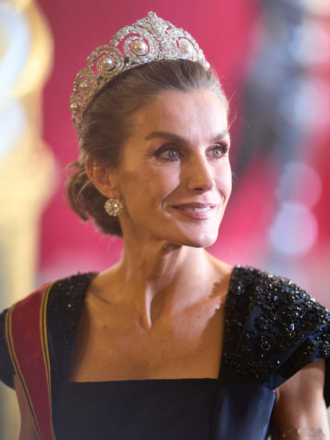 来组莱蒂齐亚王后的特写照片世界各国王室西班牙王后莱蒂齐亚