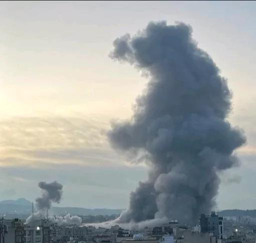 半岛电视台报道，当地时间1日，伊朗伊斯兰革命卫队发布声明，强烈谴责当天美军针对伊