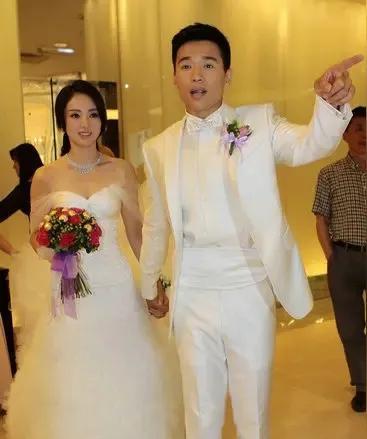 曝懂璇张维伊婚宴照#懂璇张维伊婚宴喜庆##婚礼主持人于琦#山西大同古城墙下