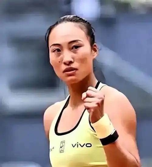 美网主办方现在怕是肠子都悔青了吧？当初拒绝给伤愈复出的郑钦文发放外卡，反倒把名额