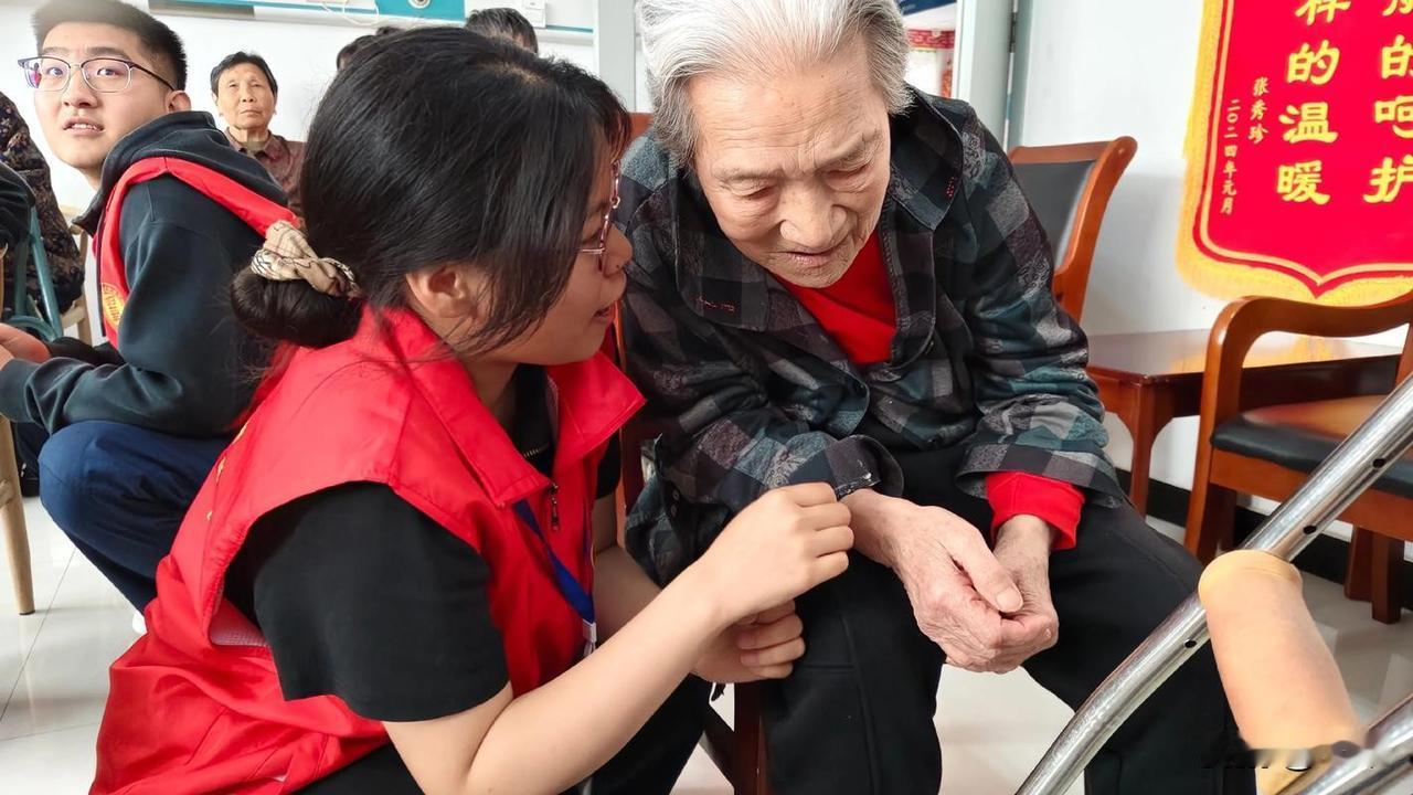 全面升级！国内养老服务迎来大变革，从凑活用变高品质随着老龄化加剧，国内养老