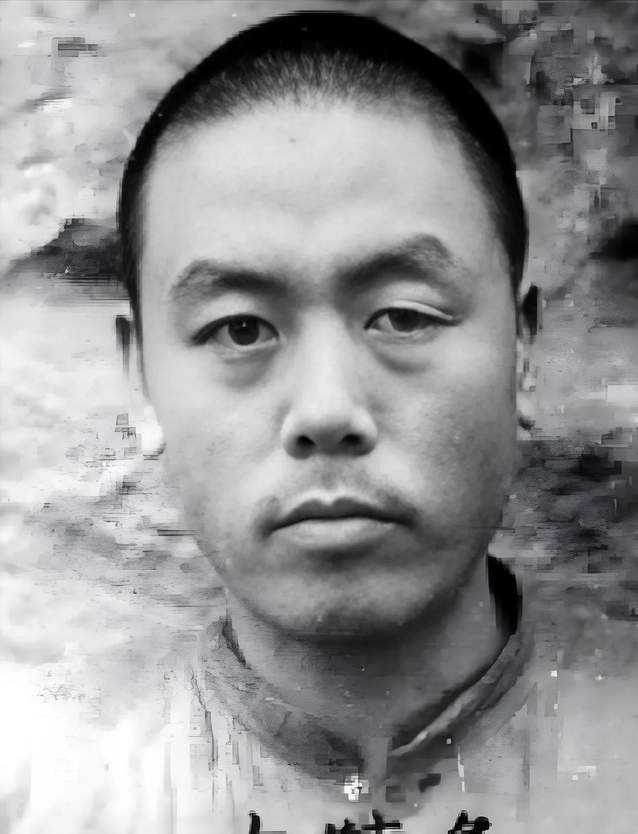 1949年11月30日，重庆解放前一天。白公馆看守所长杨进兴没跑远。他拖家带