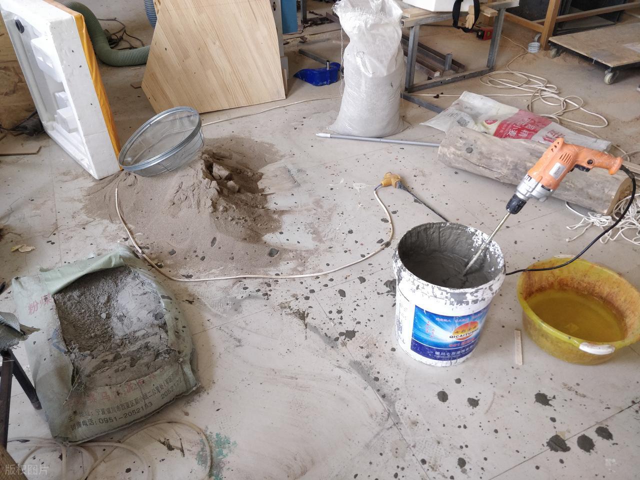 定制衣柜这几年确实火，但也确实坑多。我认识一位做了二十多年木工的师傅，他跟我说过