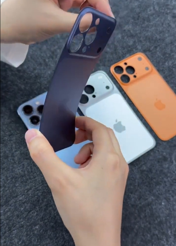 现在iPhone改版本连壳都不用换了直接用贴纸就可以改成iPhone17Pr