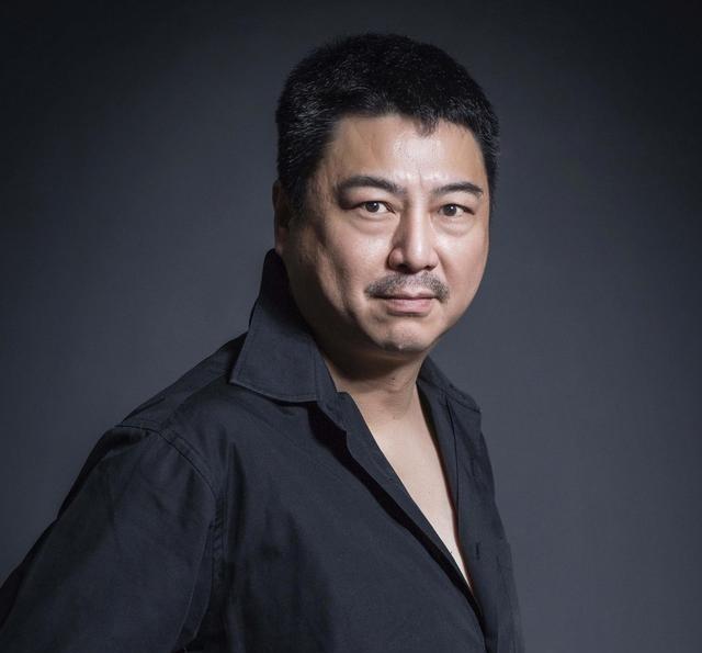 演员李传缨说，我1968年出生在上海，六岁就跟着家人搬到西安，大半辈子都在这座城