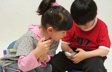 怎么让孩子学会健康玩手机? 美国妈妈的家规轻松搞定