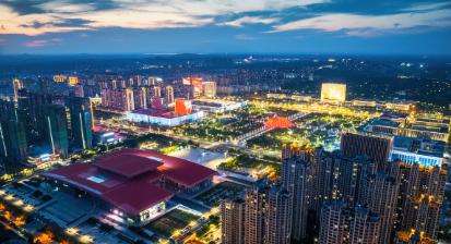 这所学校叫内蒙古医科大学，在呼和浩特。很多家长一听“内蒙古”三个字就想划走，觉
