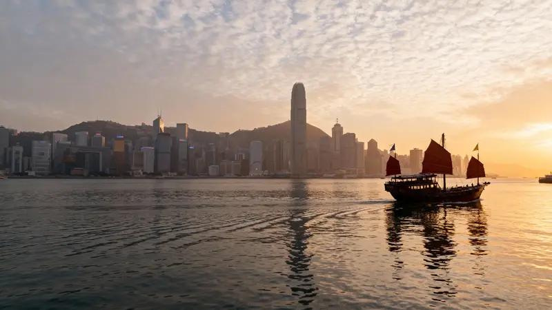 月薪6万、不被裁员，香港年轻人也开始挤破头考公了？是的，香港正迎来持续三年的