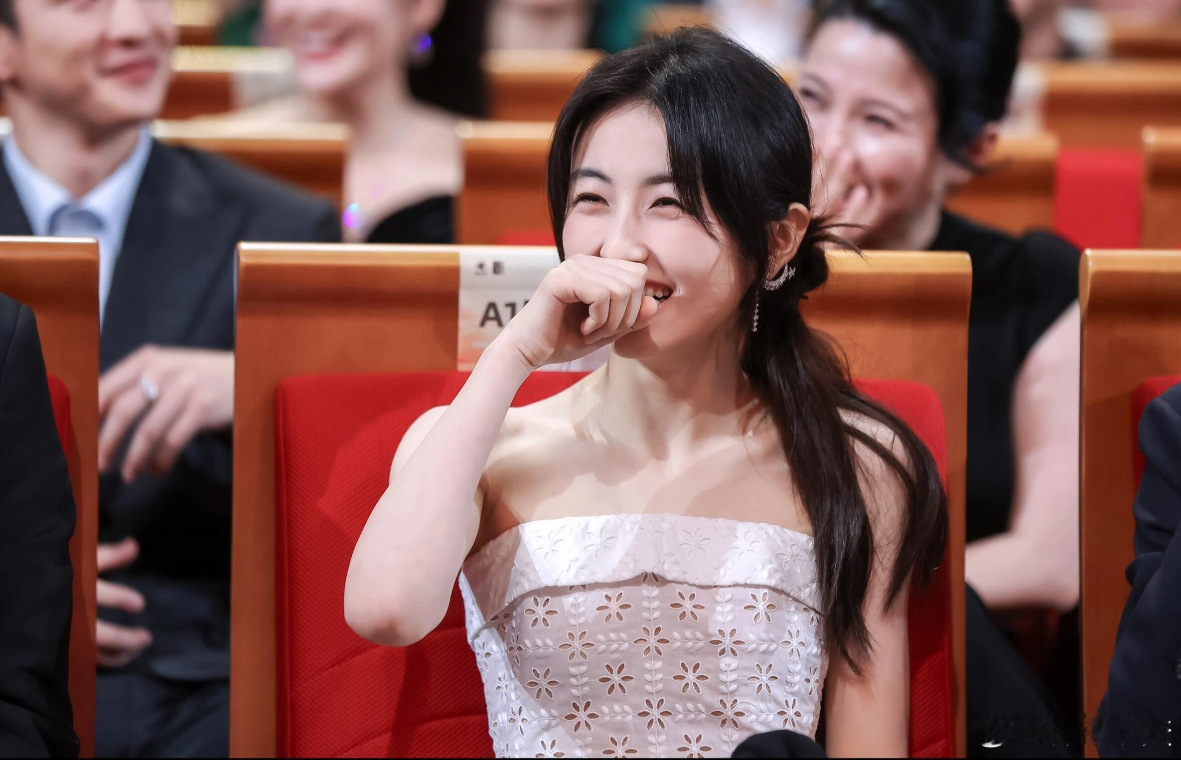 张子枫子枫妹妹金鸡奖高清图偷笑太可爱啦！星辰大海的学姐张子枫✨张子枫｜