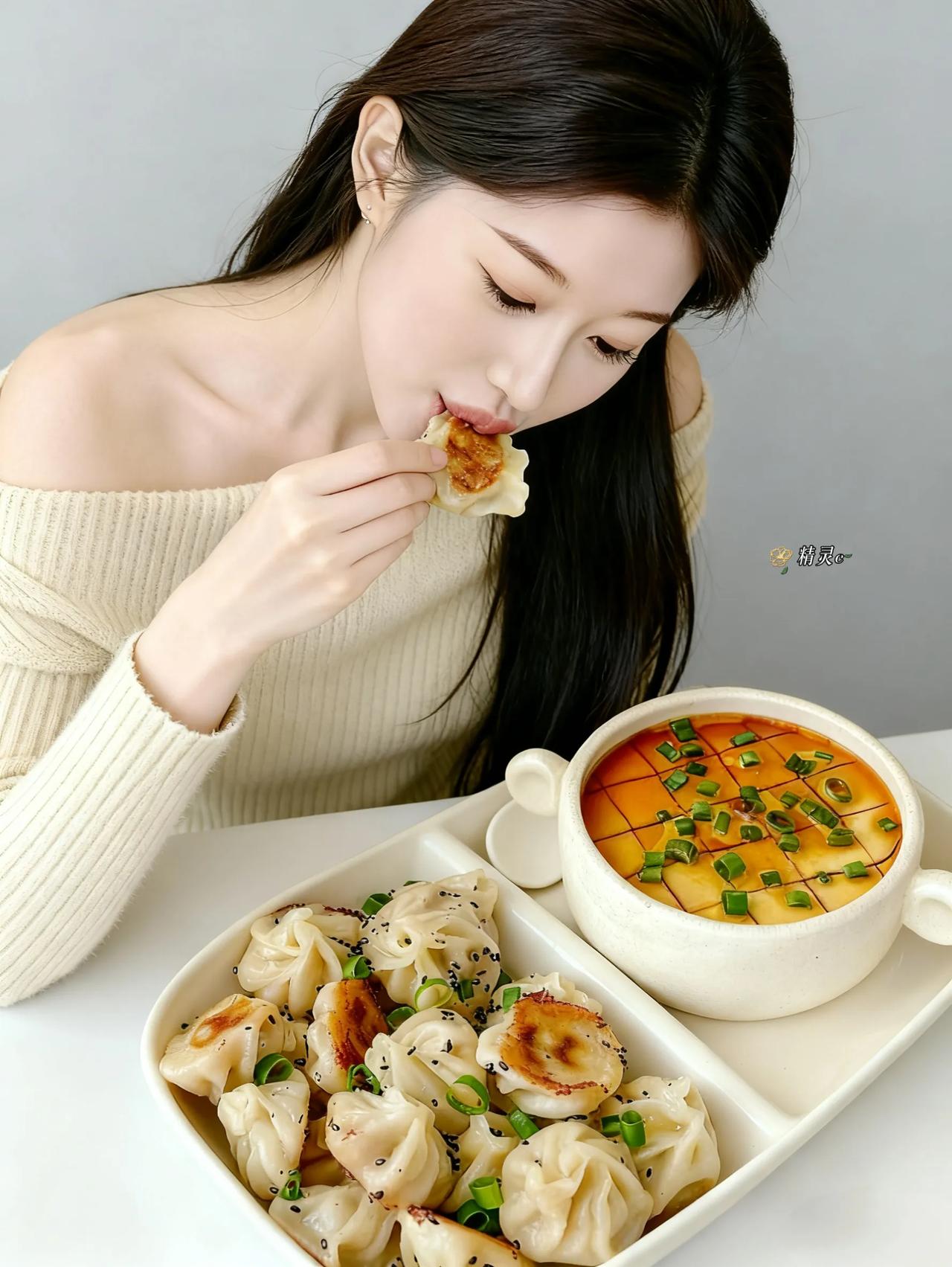 用煎饺的焦香唤醒味蕾,以蒸蛋的嫩滑开启清晨,简简单单一餐,把平凡日子的烟火气,变