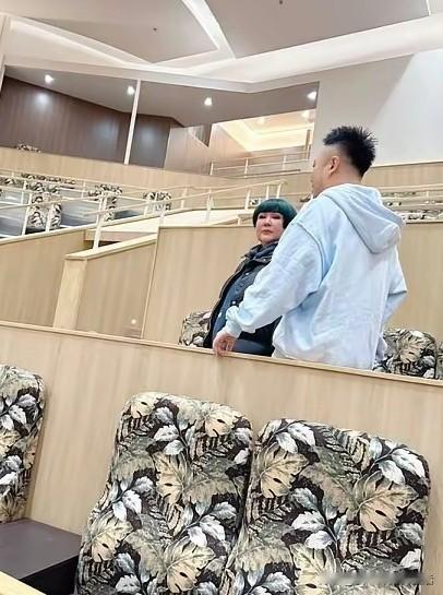 上海德云社筹备的时间够长的，董事长王惠三番五次现场督战，开业时间还是一拖再拖。