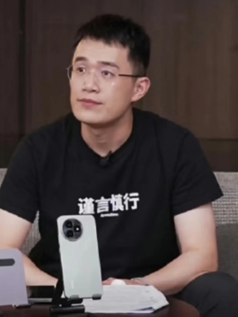 阴谋论一下，从基层就开始干，干到现在这个职位，难道不知道哪些可以说哪些不能说吗？