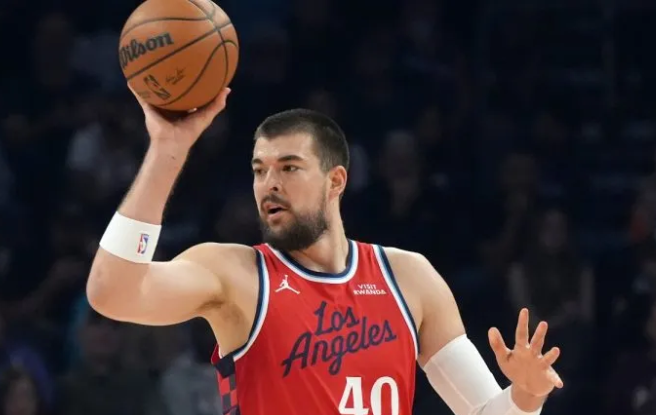 伊维察-祖巴茨将因个人原因缺席今日快船对阵骑士的比赛。此次缺阵与交易无关，祖巴