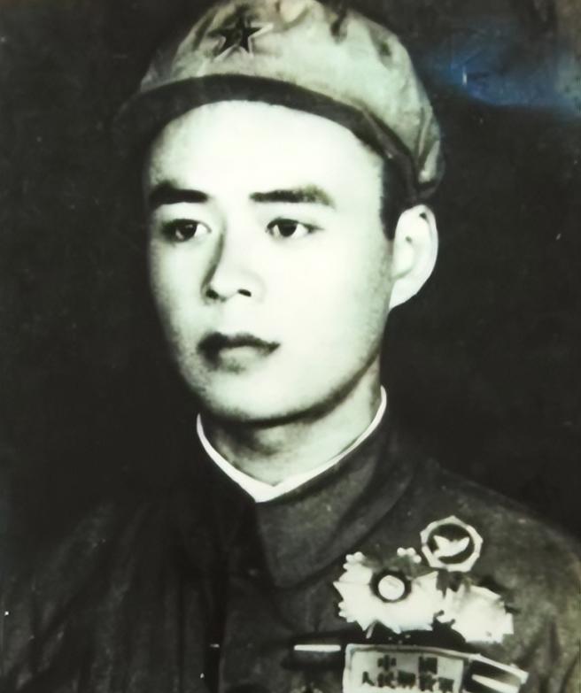 1952年，志愿军战士尿急时美军却压了上来，情急之下一泡尿浇在了迫击炮上，却意外