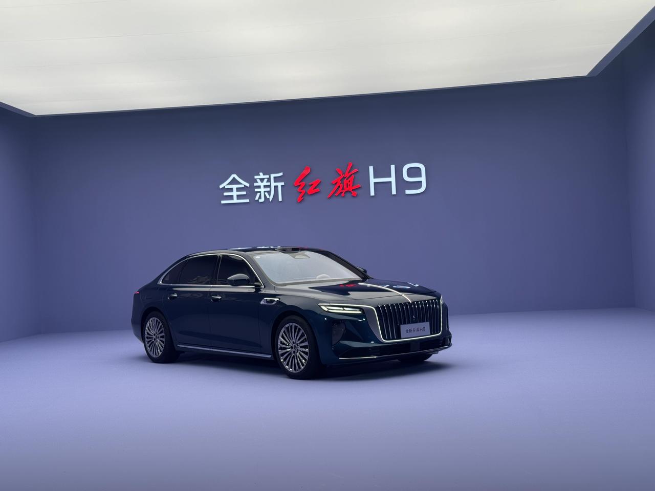 全新红旗H9来了，3个点：1，车长超5米2，轴距超3米1，体量感很大。2，华