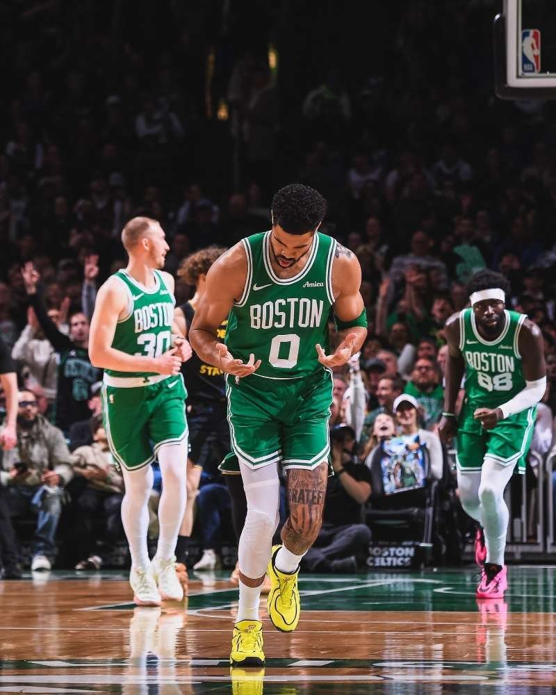 谈到塔图姆近几场的表现，马祖拉说：“我认为他完全做到了我们要求的，甚至更多。他在