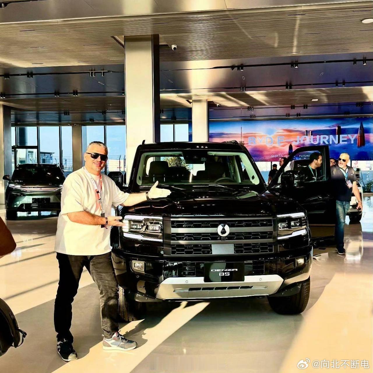 海外出口的腾势和方程豹品牌，全部归为腾势。方程豹豹5，海外版命名为腾势B5。