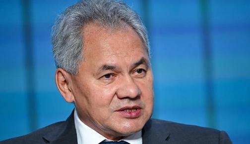 高市早苗这回是真的捅了天大的马蜂窝！就在昨天，俄罗斯“硬汉”绍伊古旋风般突袭北京