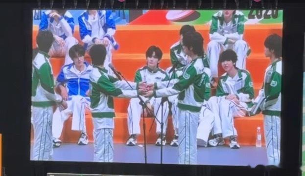 穆祉丞对王橹杰全肯定卧槽…………