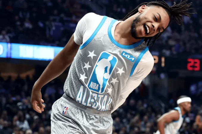 快船篮球运营总裁劳伦斯-弗兰克在谈到球队得到达里厄斯-加兰时表示：“我们希望在保