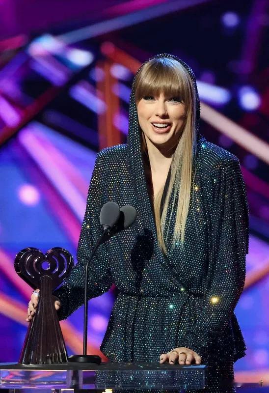 霉霉发放13.9亿元奖金霉霉发放13.9亿元奖金，这事太让人羡慕！去年她开启全