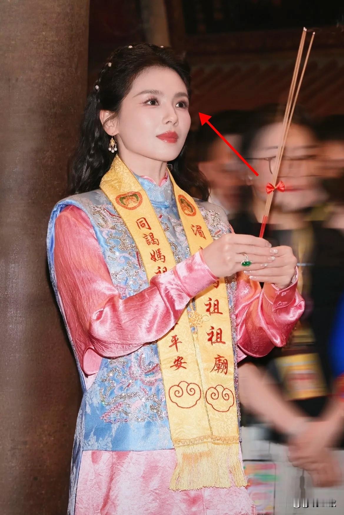 大家发现没有，刘涛这个人，你不能细看，因为你越仔细看，越会觉得她这个人的长相