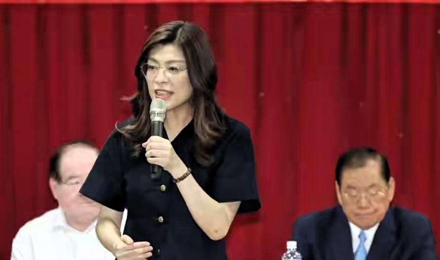 郑丽文果断出手！绿营铁票仓高雄，选情迎来惊人逆转前言高雄长期被视作民进党