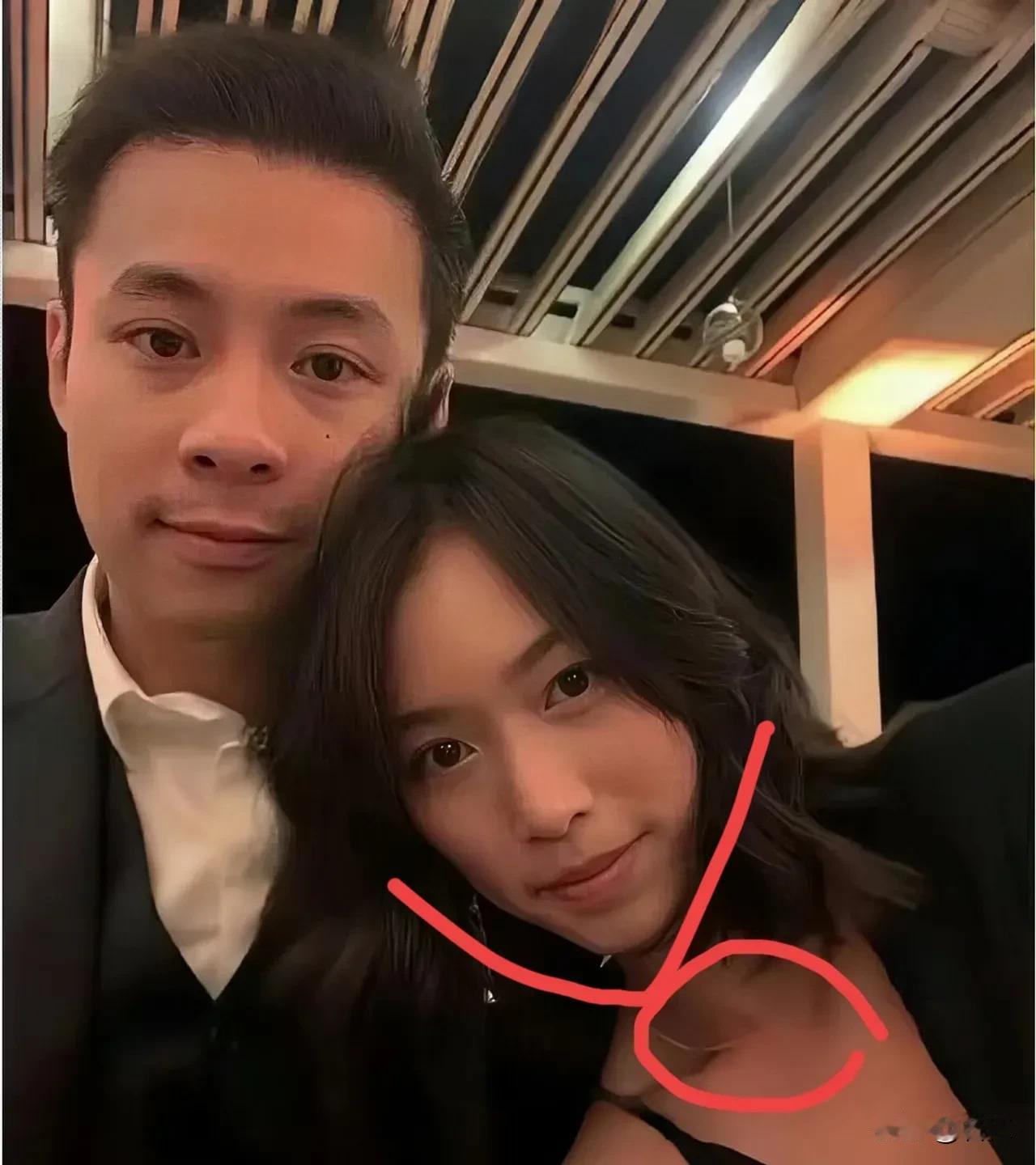 不是一家人，不进一家门！霍家小儿子霍启仁结束五年爱情长跑低调完婚，你以为这个儿