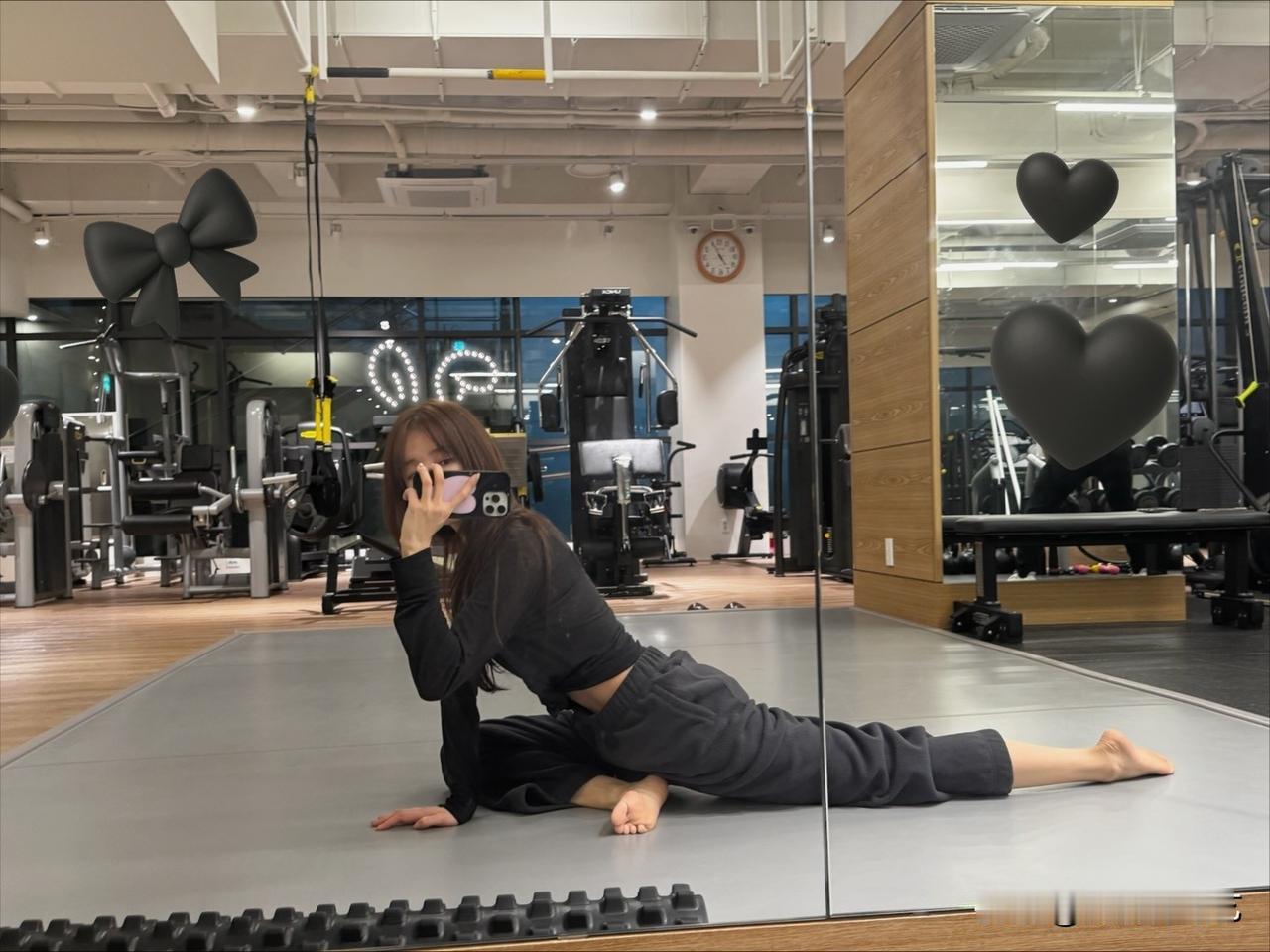 20日，演员尹恩惠在个人Instagram上上传了多张照片。照片中，尹恩惠正在健