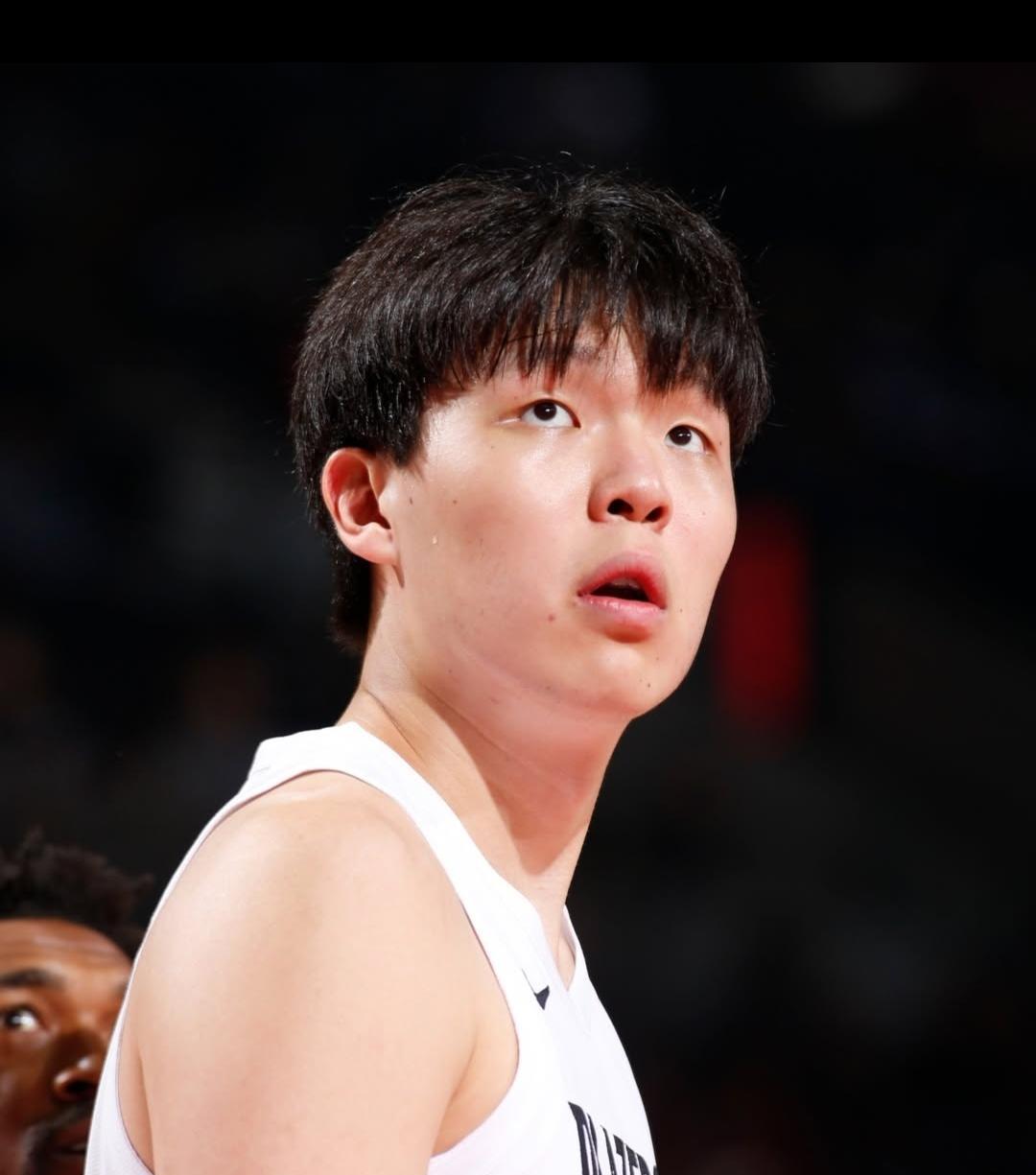送走克林根不就行了吗开拓者队记发文指出杨瀚森在季前赛暴露了四大问题犯规过多
