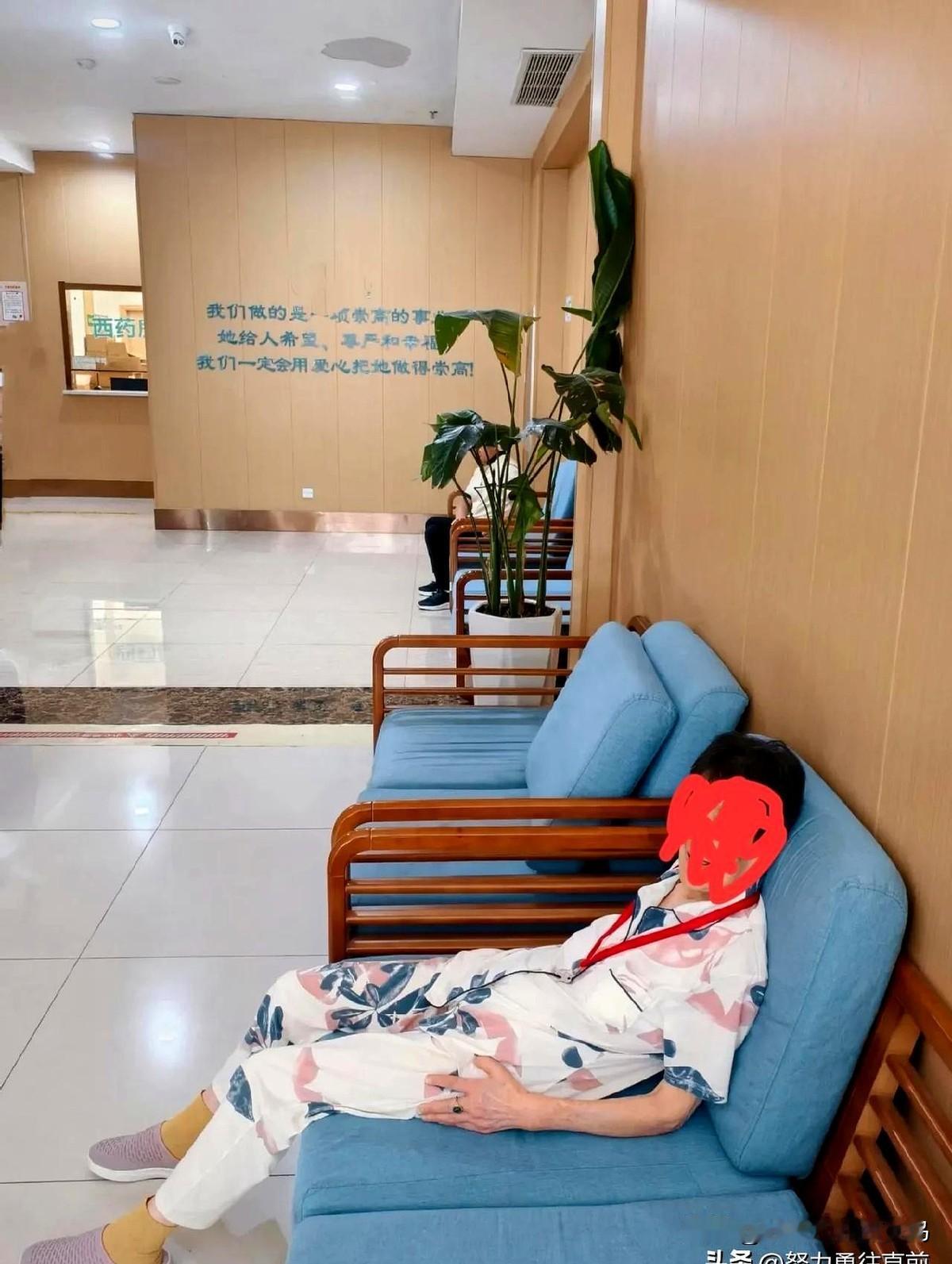 一定要远离这种场所！有位二奶奶，肺癌到了晚期，查出来才一个多月就离世了。