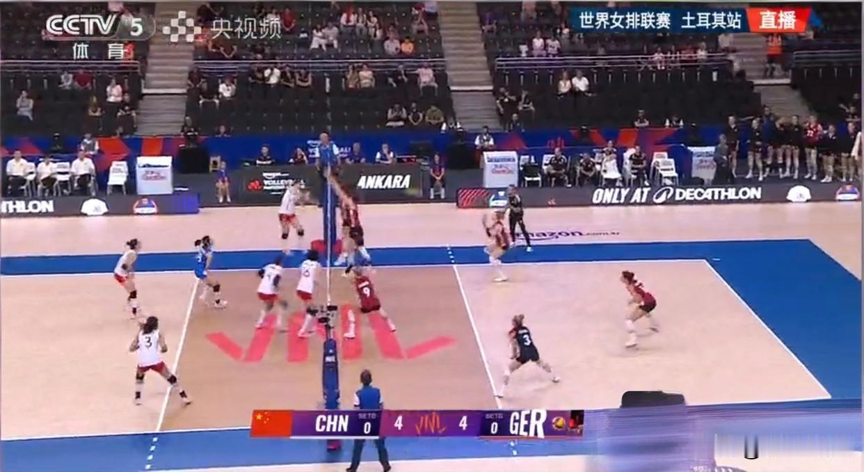 中国女排后发制人险胜德国北京时间6月17日下午，世界女排联赛重燃战火，中国VS