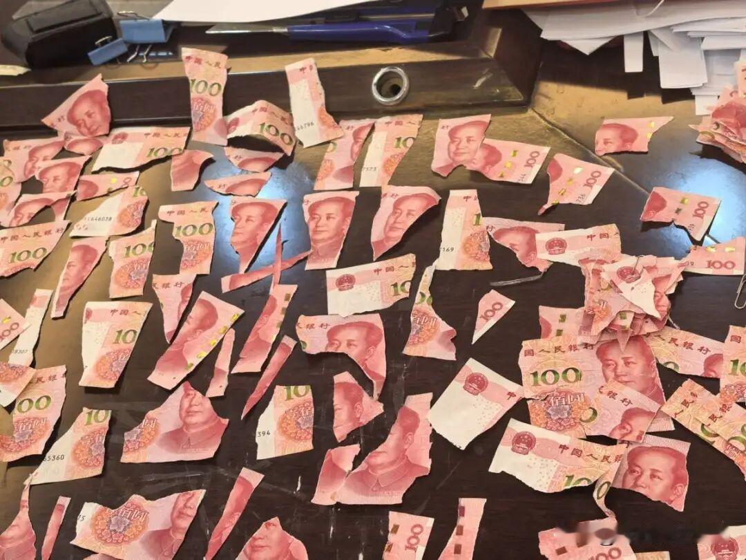 太不可思议！武汉，八旬老人把一辈子积蓄撕成上万片碎纸藏进米缸，13名银行员工用镊