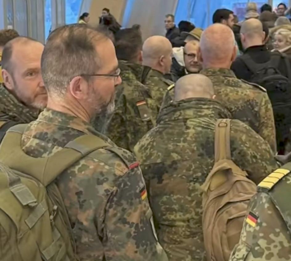 德国派去格陵兰岛的15人撤了！这是德国媒体自己报道的！这十五个人包括十三名军