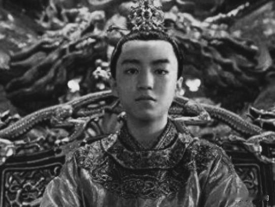 后汉高祖刘知远才当了一年皇帝就病死了，临终前把18岁的儿子刘承祐托付给四个人——