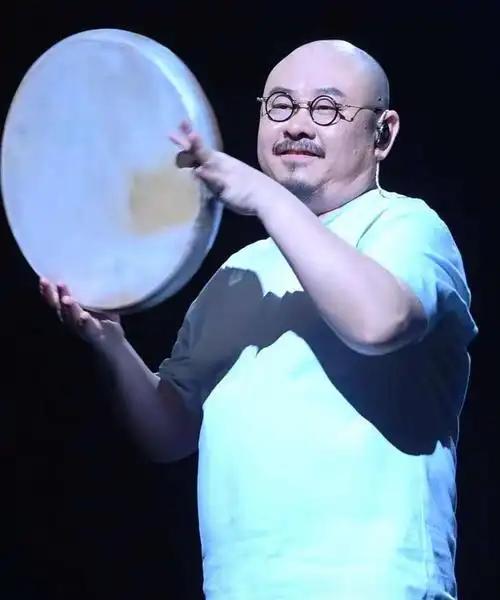 刀郎线上演唱会，刀郎这一嗓子，把整个内娱震得外焦里嫩。线上演唱会，光预约就冲到