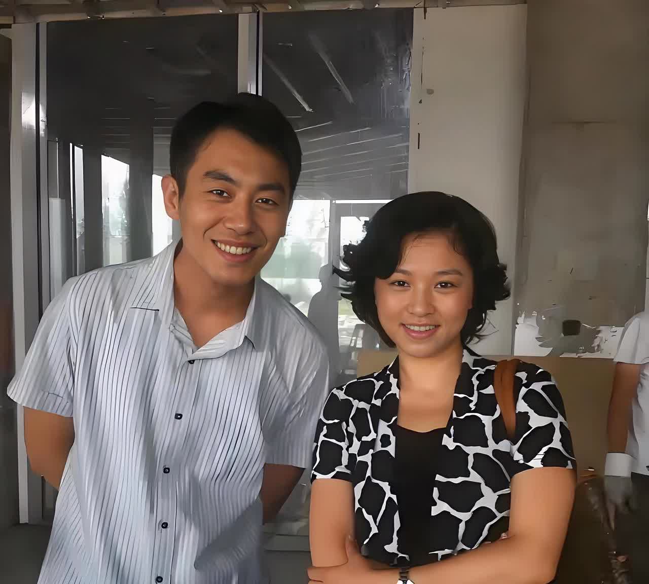 能认识这两位演员的，可不是一般人，特别是右边这位女演员，真是不认识呀，看着面相非