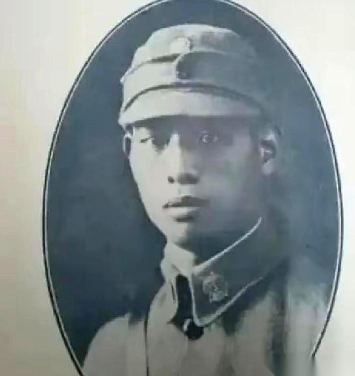 翻开师长覃异之的晚年回忆录，1939年湘北笔架山的那场血战，只定格在一个极其反常