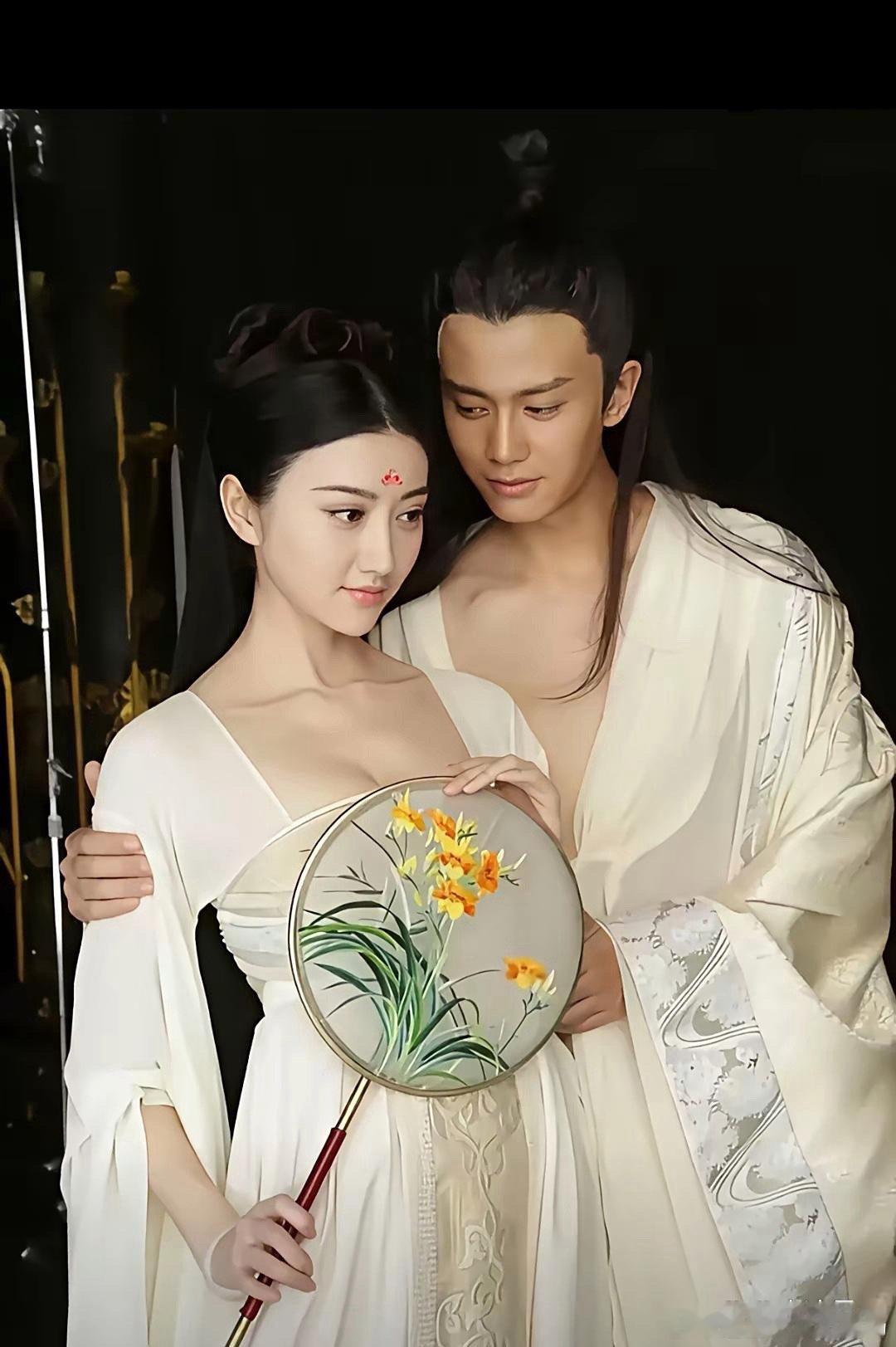 《大唐荣耀》的试妆照，尺度挺大啊。​​​