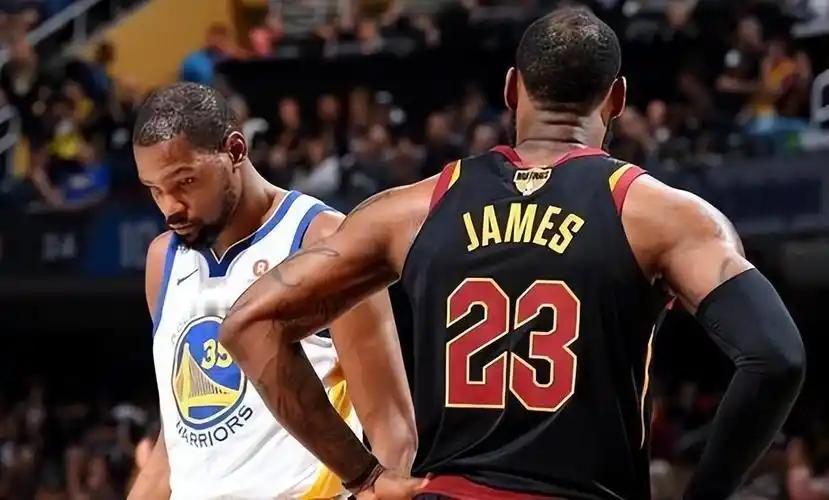 说实话，我觉得勇士最大的问题就是科尔不开玩笑，科尔现在绝对是最大的毒瘤。还记