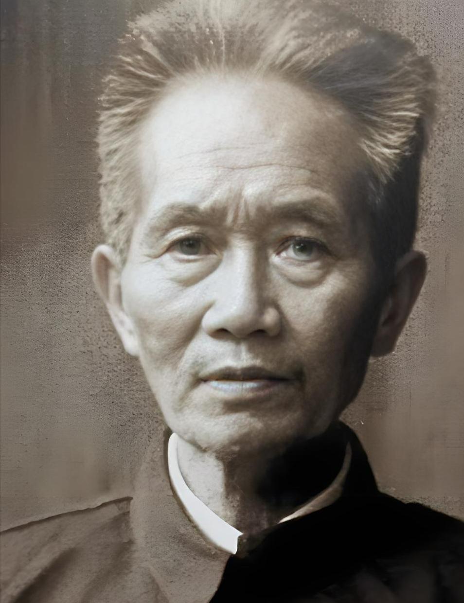 1950年，贵州军区司令杨勇拆开一封普通来信，随手端着茶杯往下读。读到一半，茶杯