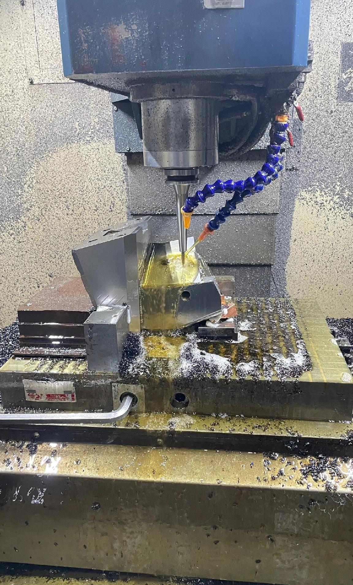 招一个资深的机械工程师，工资好说，一月给你20000元、50000元、10000