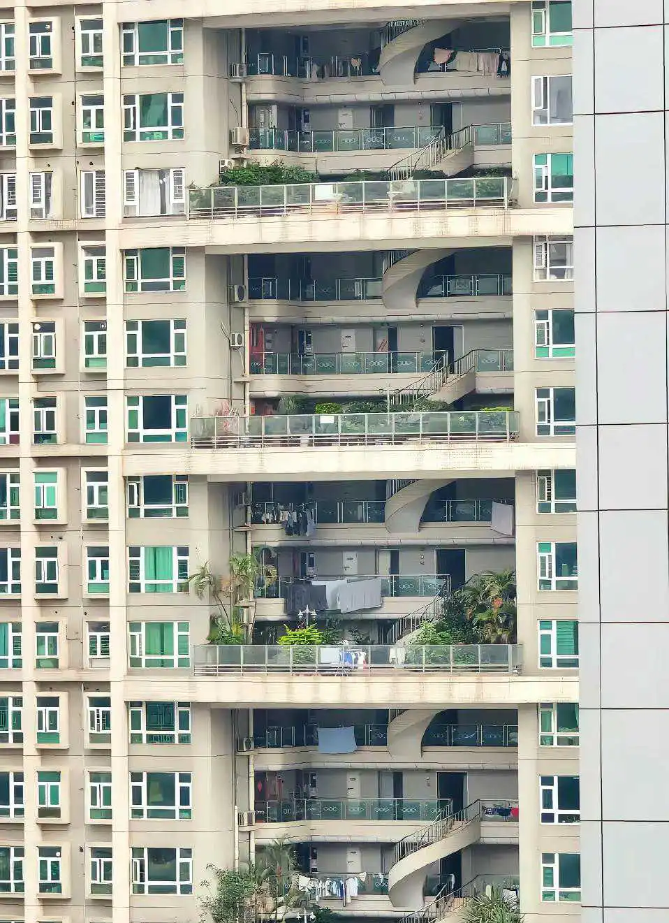 神仙户型啊，每三层有一个小花园，好幸福