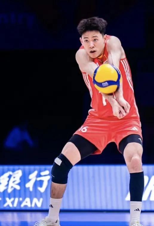 虽然中国男排目前在世界排名只在23位，但是中国男排也有世界一流球员，比如张景胤和