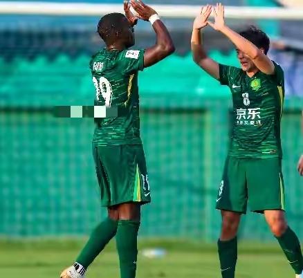 近日，在泰国曼谷拉练的中超老牌劲旅北京国安队，与同样在此冬训的武汉三镇进行了最后