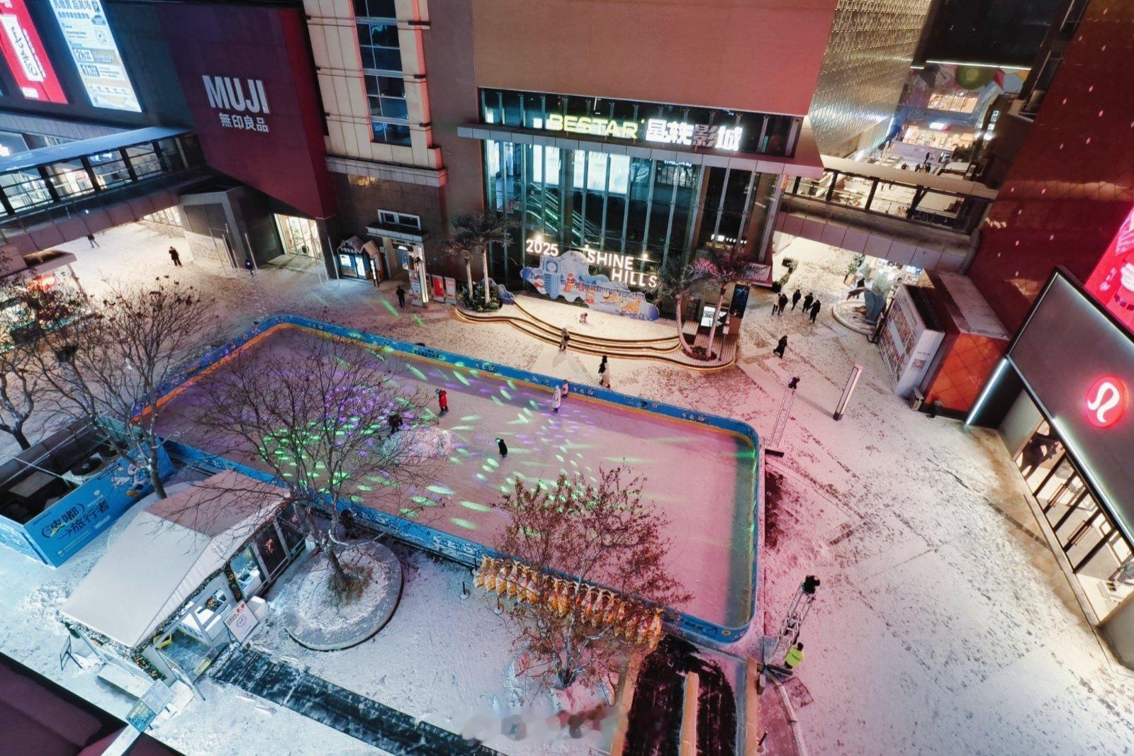 接了二狗，马上跟做指甲的大狗汇合，吃她心心念念的海底捞随手拍北京·中粮·祥云小