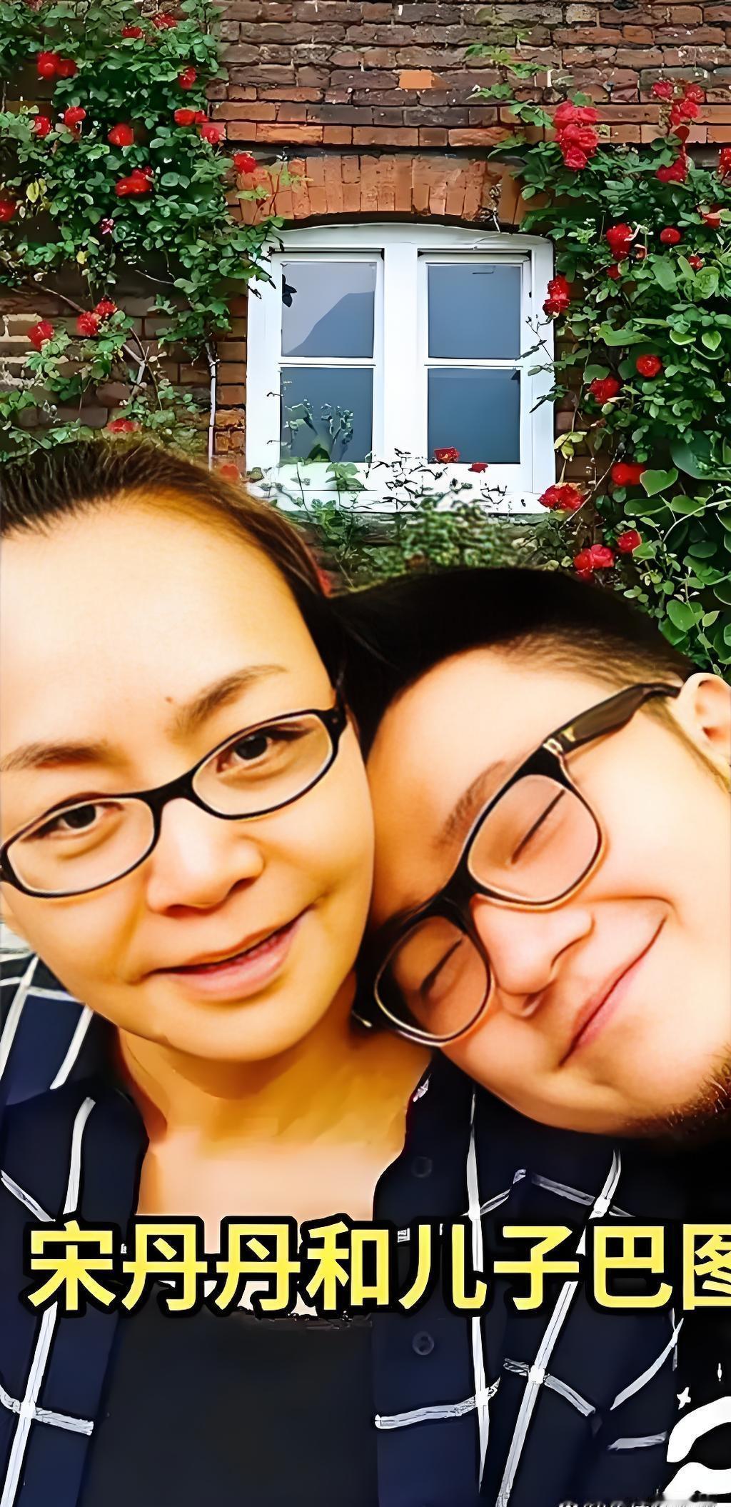 宋丹丹赢麻了！英达彻底输光“父亲”这张底牌！巴图直播带货场均破百万，却从未在