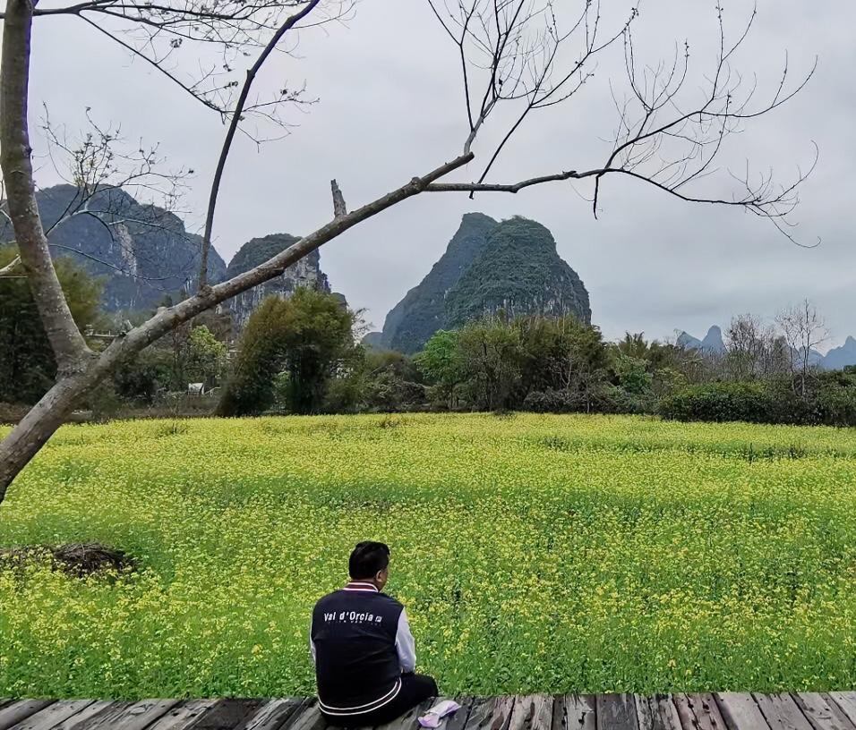 我表哥离婚后经人介绍认识了一个女的，同样也是离异，有一个女儿，已经工作结婚了。他