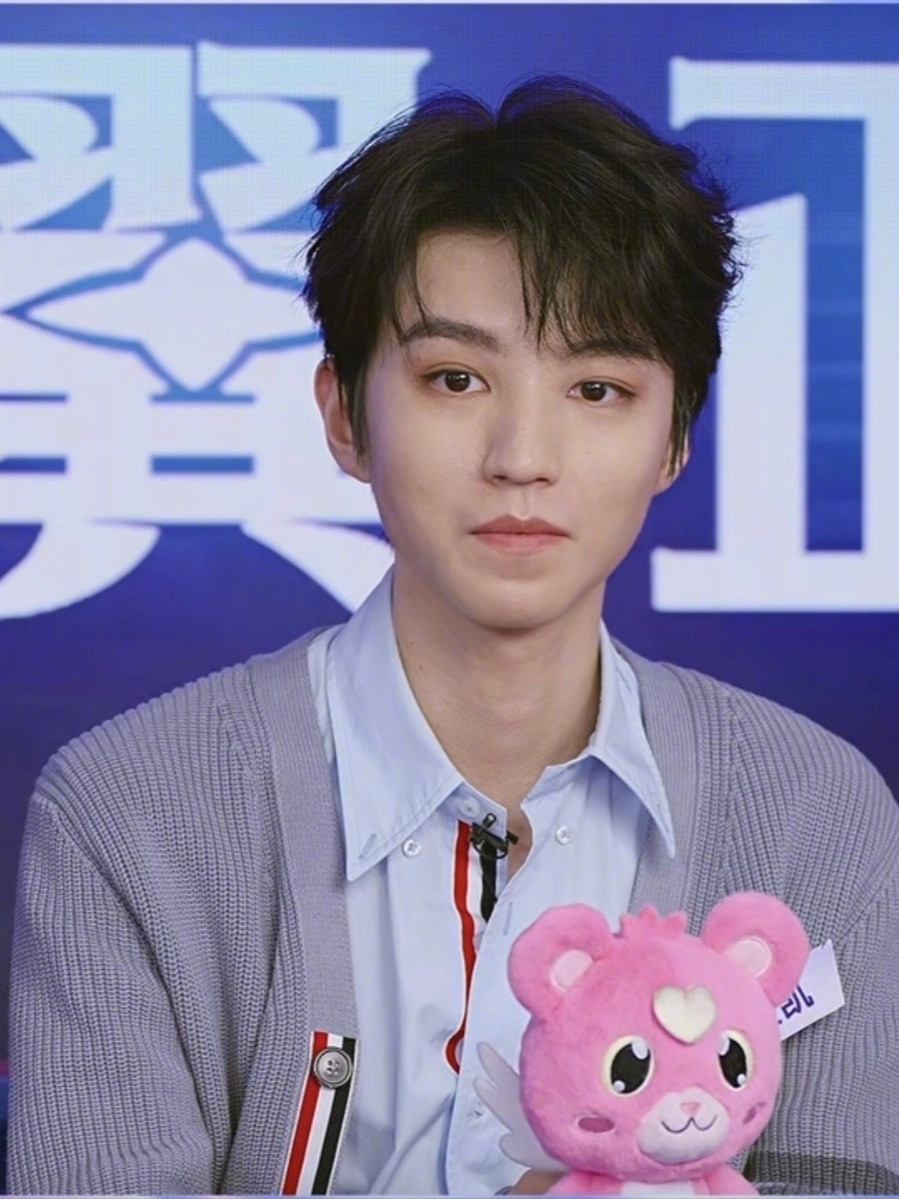 猫猫大王王俊凯猫猫大王王俊凯可爱暴击！温柔软糯萌态十足，26减8嫩到犯规，在线